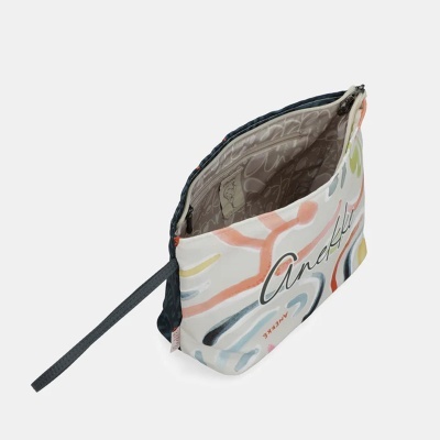 Nécessaire colorida com padrão abstrato e fecho zip aberto