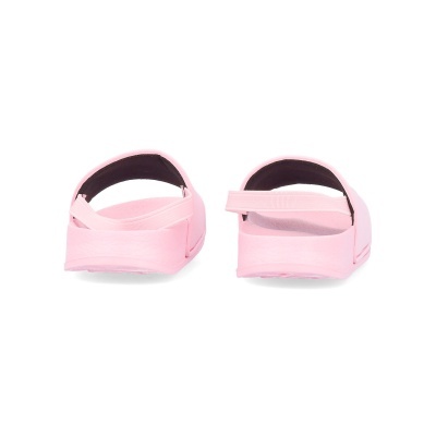 Chinelos rosa claro vistos de trás com apoio preto no calcanhar
