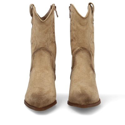 Botas de camurça bege com pontos decorativos