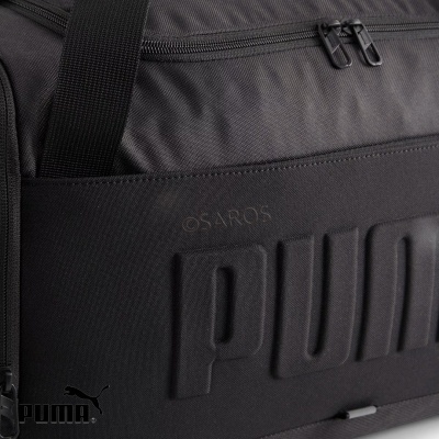 Saco desportivo preto com logotipo Puma em relevo