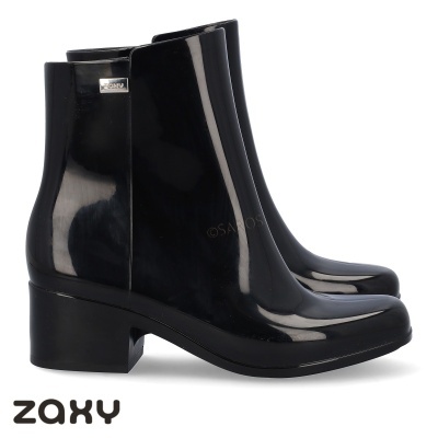 Botas pretas brilhantes de salto médio com placa metálica ZAXY