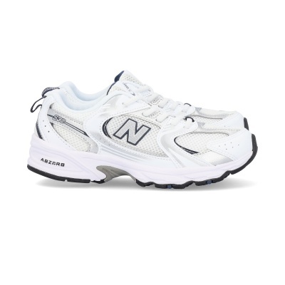 Sapatilhas desportivas New Balance brancas com detalhes cinza e preto