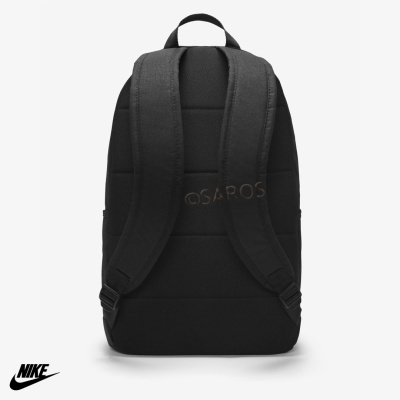 Mochila preta Nike vista de trás com alças acolchoadas