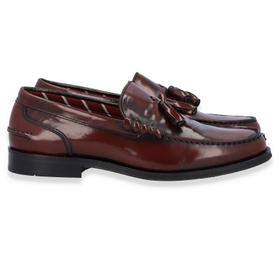 Mocasins castanho brilhante com laço no topo e sola preta