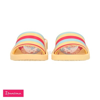 Sandálias Ipanema coloridas com riscas e sola amarela