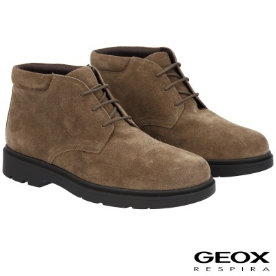Botas masculinas Geox castanhas em camurça com sola preta