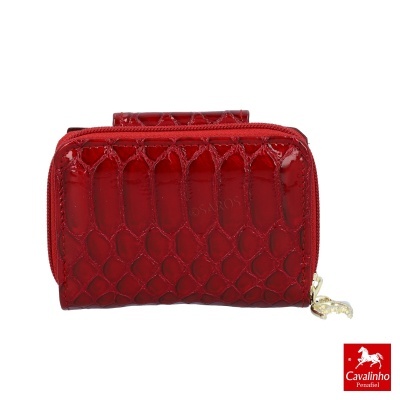 Carteira vermelha com padrão de pele de réptil e fecho dourado com logótipo Cavalinho Penafiel