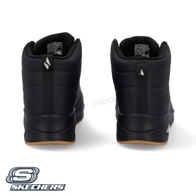 Sapatilhas pretas Skechers vistas de trás com sola castanha clara