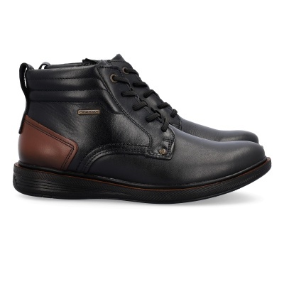 Botas masculinas em pele preta com detalhe castanho e atacadores pretos