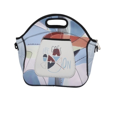 Mala de neopreno abstrata com bolso e frase LIFE GOES ON