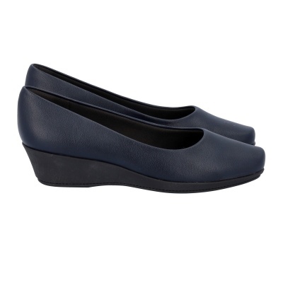 Sapatos de senhora azul escuro cunha preta em fundo branco