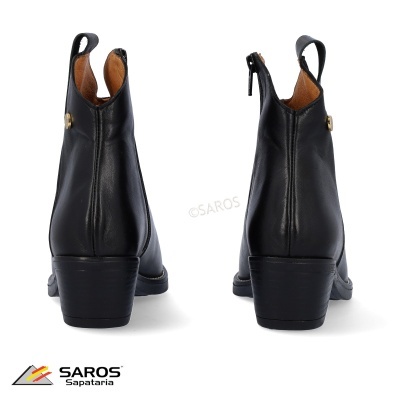 Botins pretos em pele com salto médio e fecho lateral