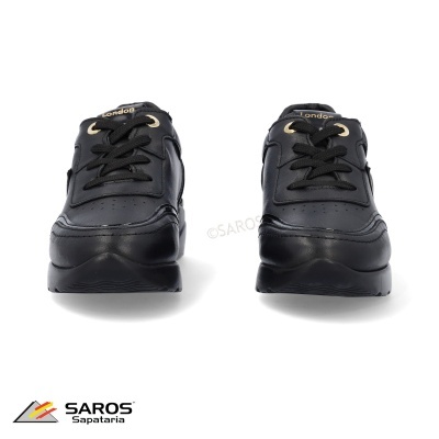 Par de sapatilhas pretas com atacadores pretos e detalhes dourados