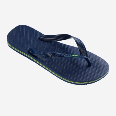 Chinelo Havaianas azul escuro com detalhes nas tiras e riscas laterais verde e amarela
