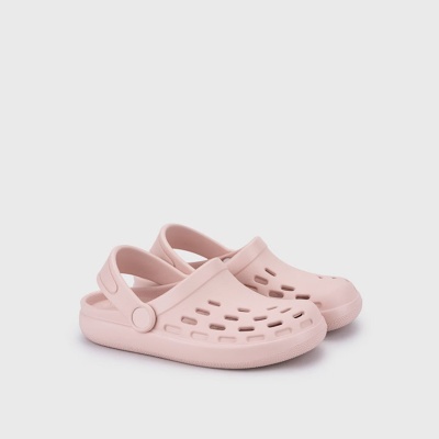 Clogs rosa com orifícios e tira traseira ajustável
