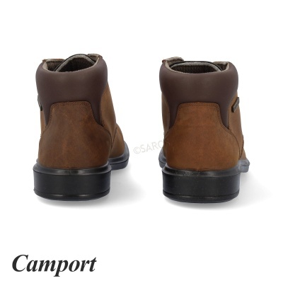 Botas cano curto marrons com sola preta vistas de costas