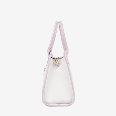 Mala branca com detalhes lilás vista de lado