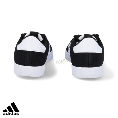 Sapatilhas Adidas pretas e brancas vista traseira