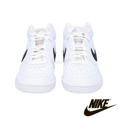 Ténis Nike brancos com logotipo preto