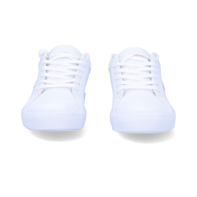 Ténis brancos com atacadores vistos de frente.