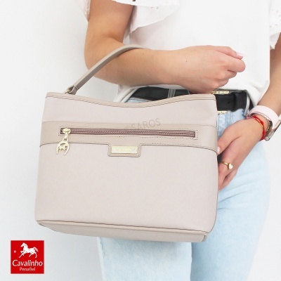 Mala de mão bege com alça e fecho dourado