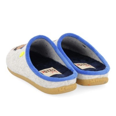 Chinelos cinza com bordas azuis e etiqueta Hot Potatoes