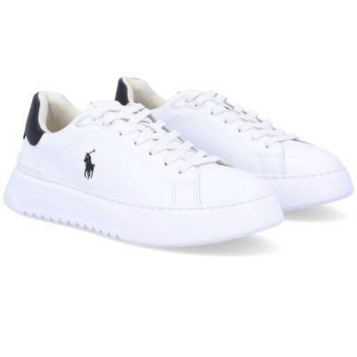 Ténis brancos de pele com detalhe preto e logótipo de jogador de pólo.