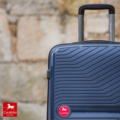 Mala de viagem rígida azul escuro com logótipo Cavalinho Premium