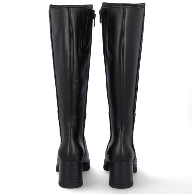 Botas pretas de cano alto em couro com salto quadrado, vista traseira