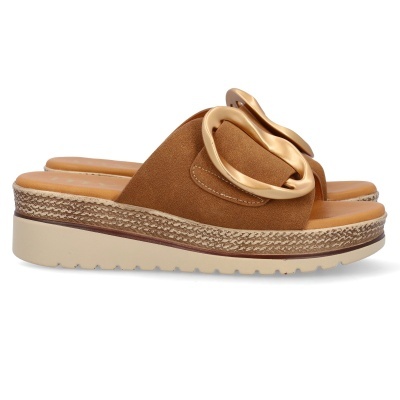 Sandálias castanhas de cunha com fivela dourada larga