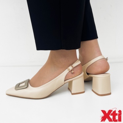 Sapatos de salto médio creme com fivela e tira ajustável