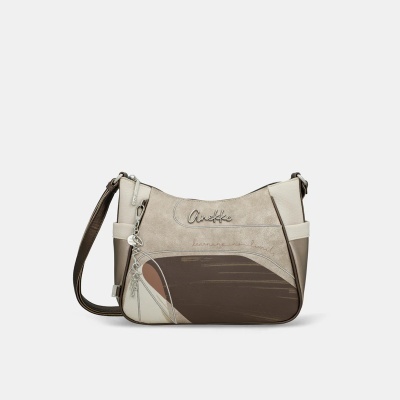Mala de ombro Anekke bege e castanha com padrão abstrato e pendente metálico