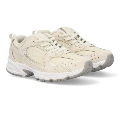 Ténis desportivos New Balance bege com sola branca e cinza