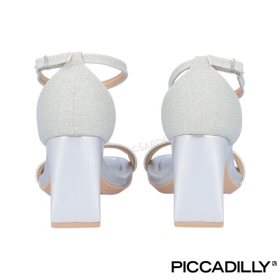 Sandálias brancas com salto médio e fecho de fivela, vista traseira