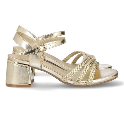 Sandálias douradas metálicas com tiras trançadas e salto médio