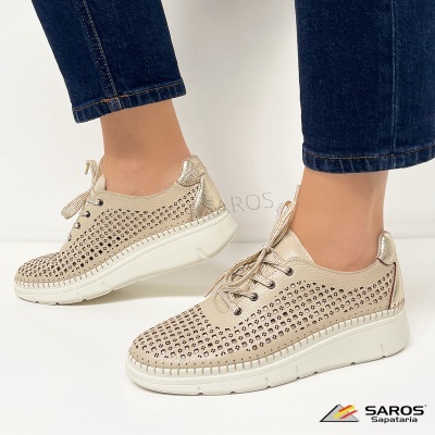 Ténis de senhora bege dourado com padrão perfurado e sola branca