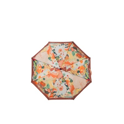 Guarda-chuva com padrão floral colorido em tons de laranja, verde, bege e castanho.