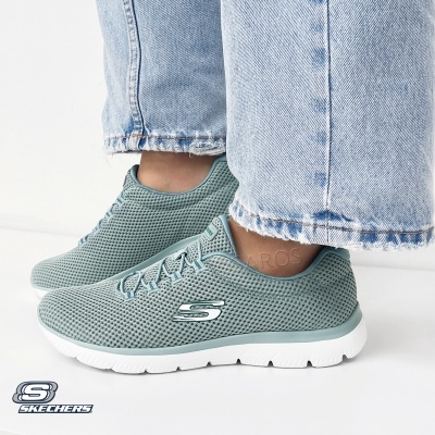 Ténis Skechers de malha cinza esverdeada com solas brancas e logótipo prateado