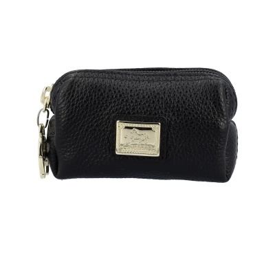 Bolsa pequena preta com detalhe dourado com cavalo e texto Cavalinho