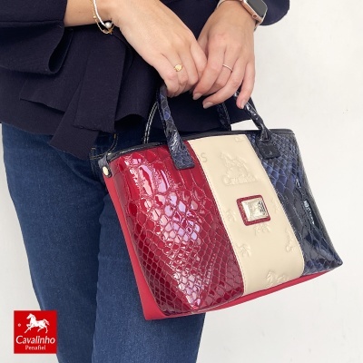 Mala de mão tricolor em padrão crocodilo com logótipo Cavalinho