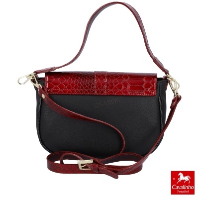 Mala de senhora preta e vermelha com padrão crocodilo e alças de pele vermelha