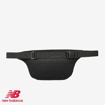 Bolsa de cintura preta New Balance com fecho ajustável