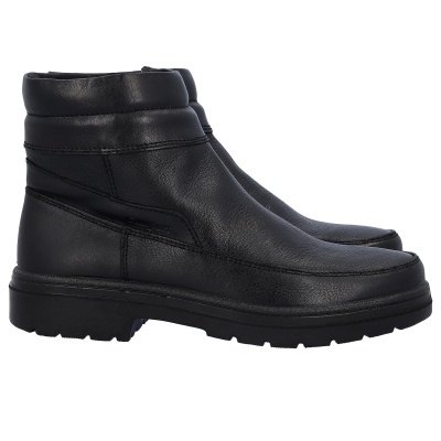 Botas masculinas pretas em pele com sola preta