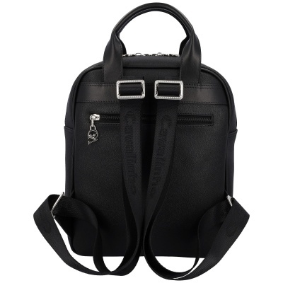 Mochila preta pequena com zíper e alças ajustáveis