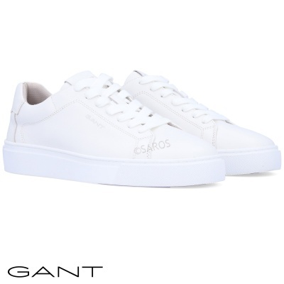Ténis brancos da marca GANT com sola branca e atacadores