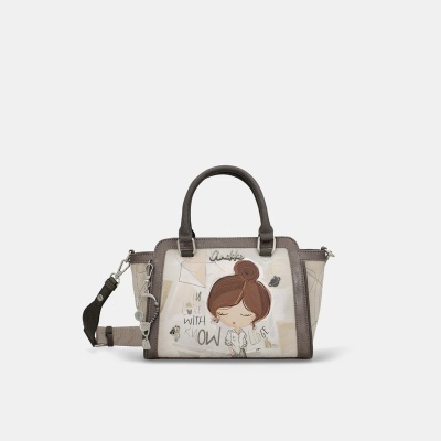 Mala de mão bege e castanho com ilustração e texto