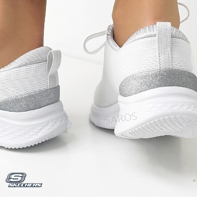Ténis desportivos Skechers brancos com detalhes prateados