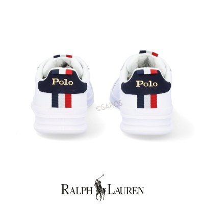 Ténis brancos Polo Ralph Lauren vistos de trás com detalhes em azul, vermelho e branco.