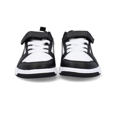 Sapatilhas infantis brancas e pretas com atacadores e fecho de velcro