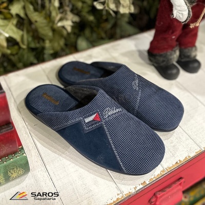 Pantufas masculinas azuis com padrão quadriculado e bordado Delisson